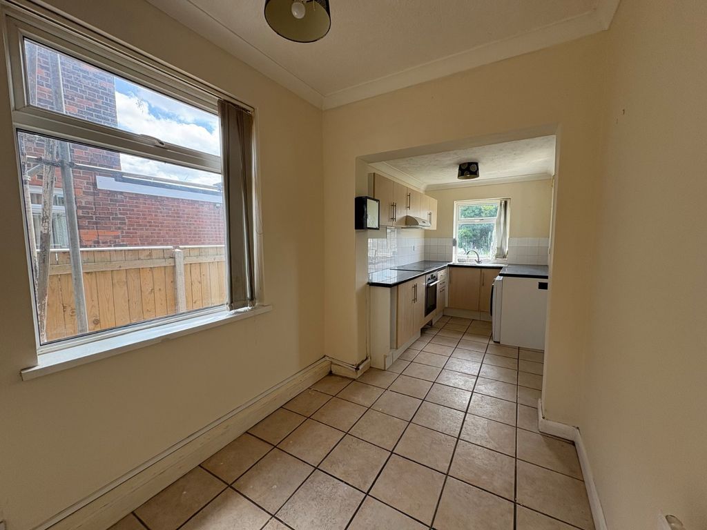 Property photo 3 of 14 Kitchen
