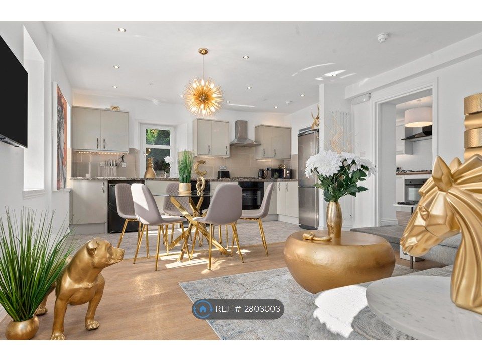 Property photo 3 of 35