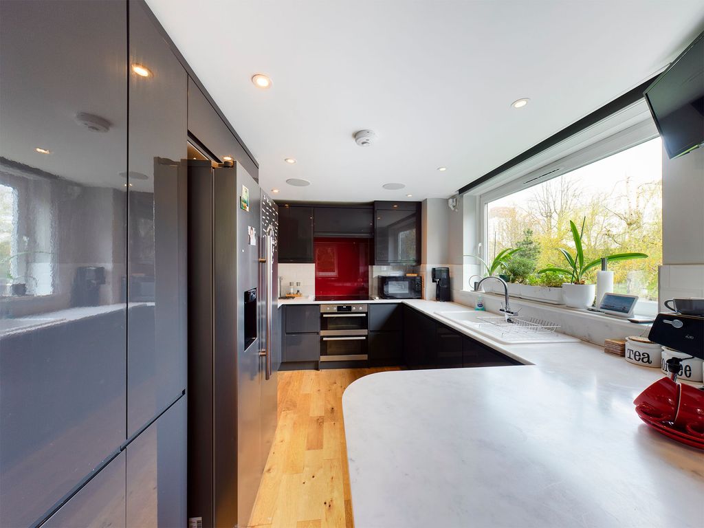 Property photo 1 of 18 Kitchen