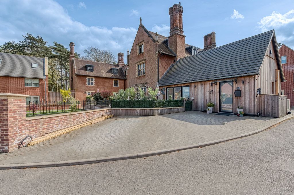 Property photo 1 of 23