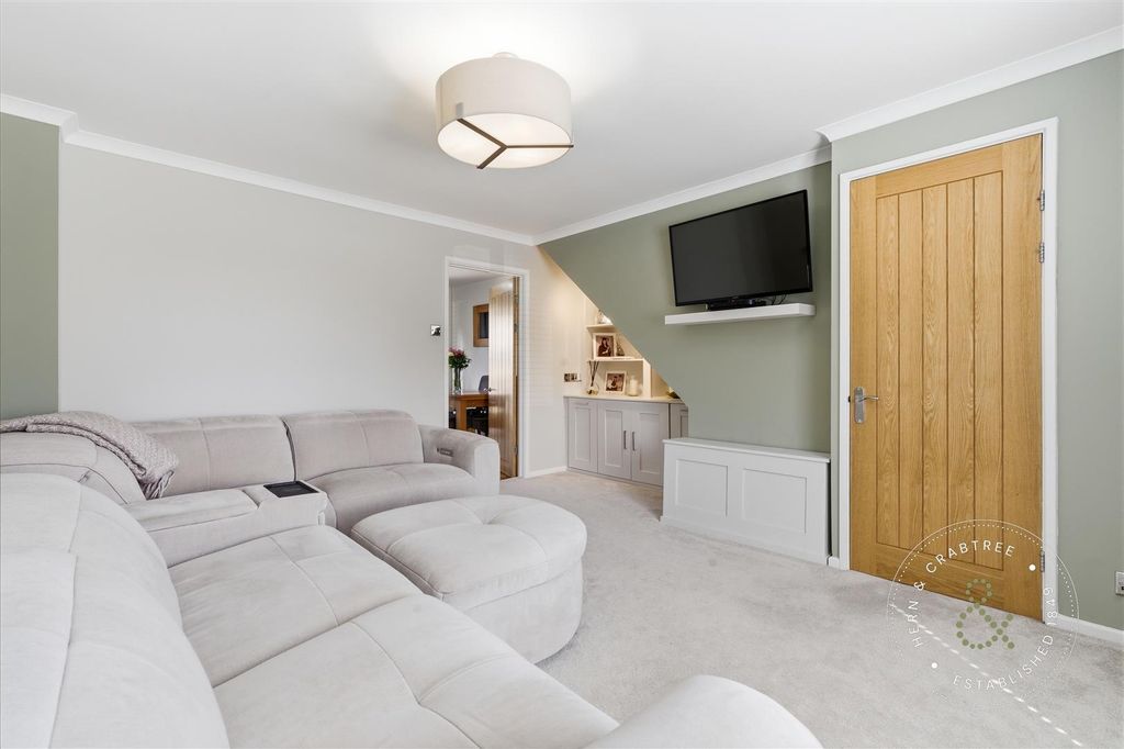 Property photo 3 of 30 Peckham Close, Hern Crabtree (29).Jpg