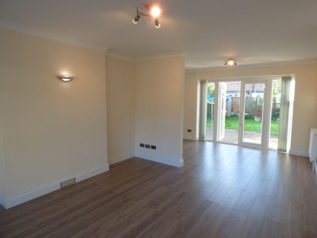 Property photo 3 of 31 Living Room