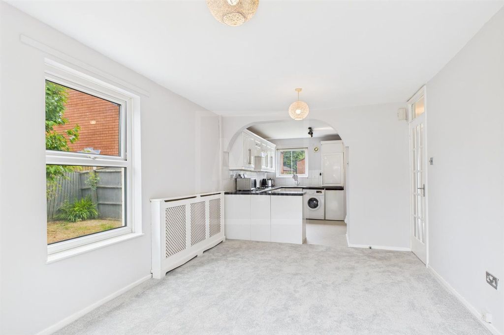 Property photo 2 of 15 Lounge