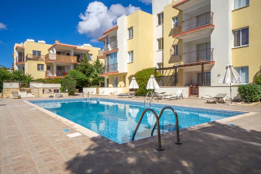 Property photo 2 of 28