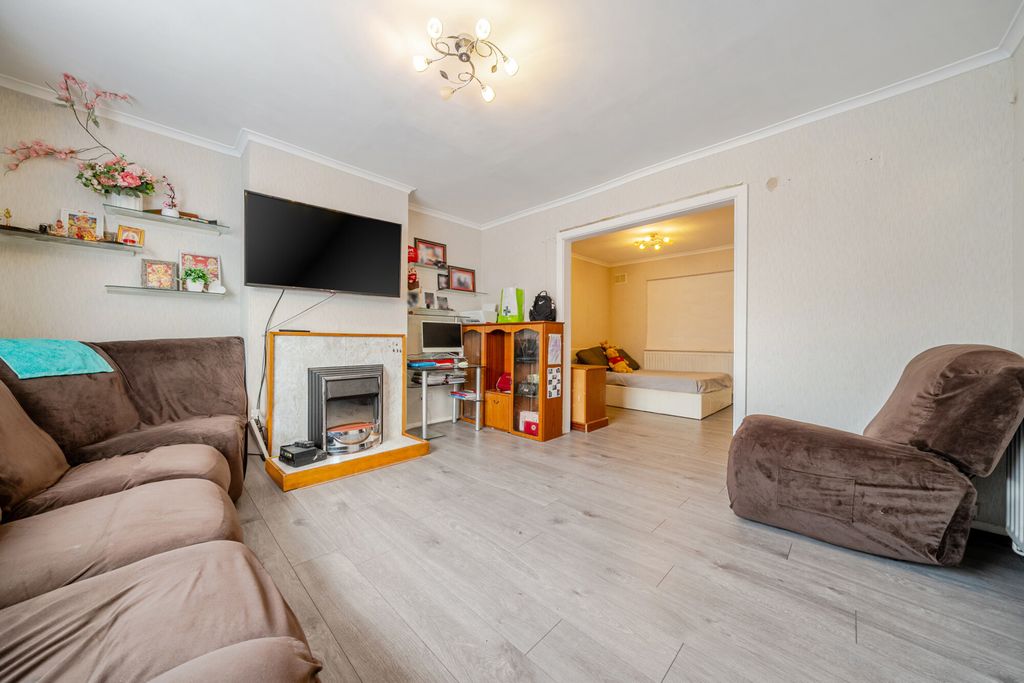 Property photo 2 of 19 1496080-11-6A60Ec...