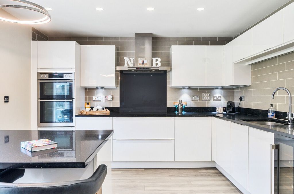 Property photo 2 of 29