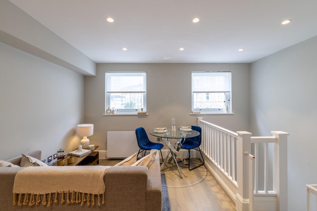 Property photo 1 of 6 Dining Room