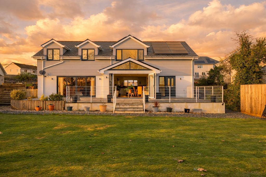 Property photo 1 of 36