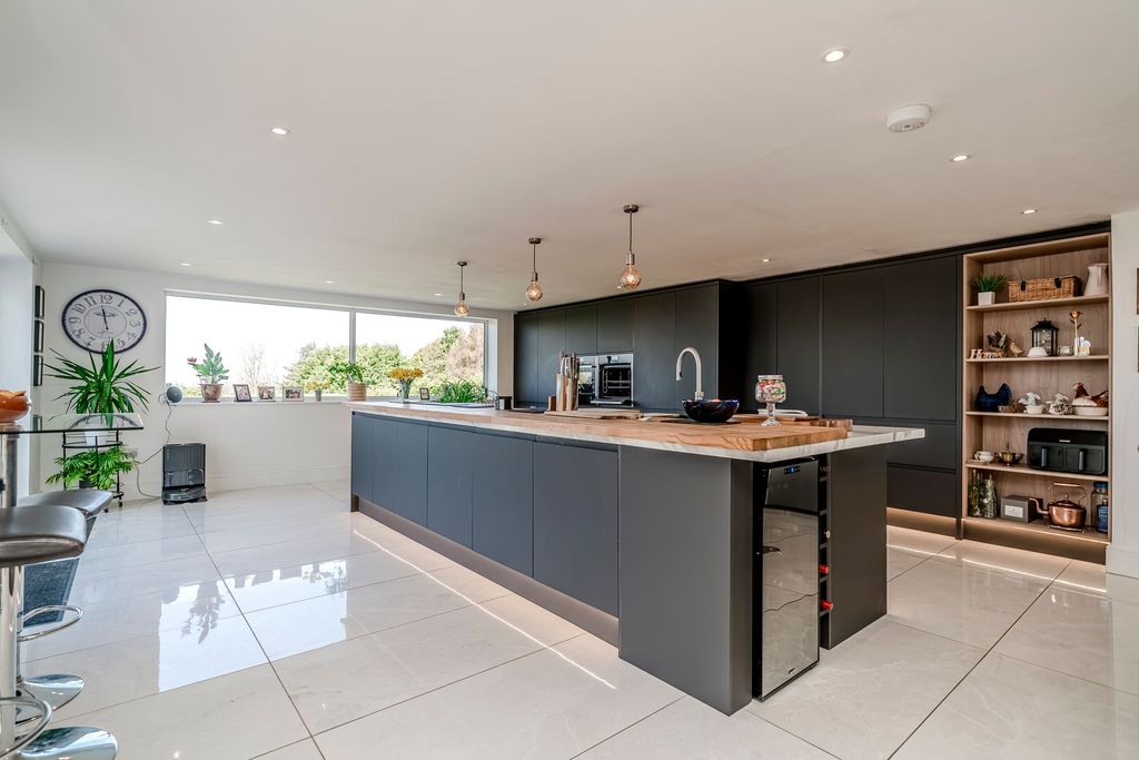 Property photo 1 of 47