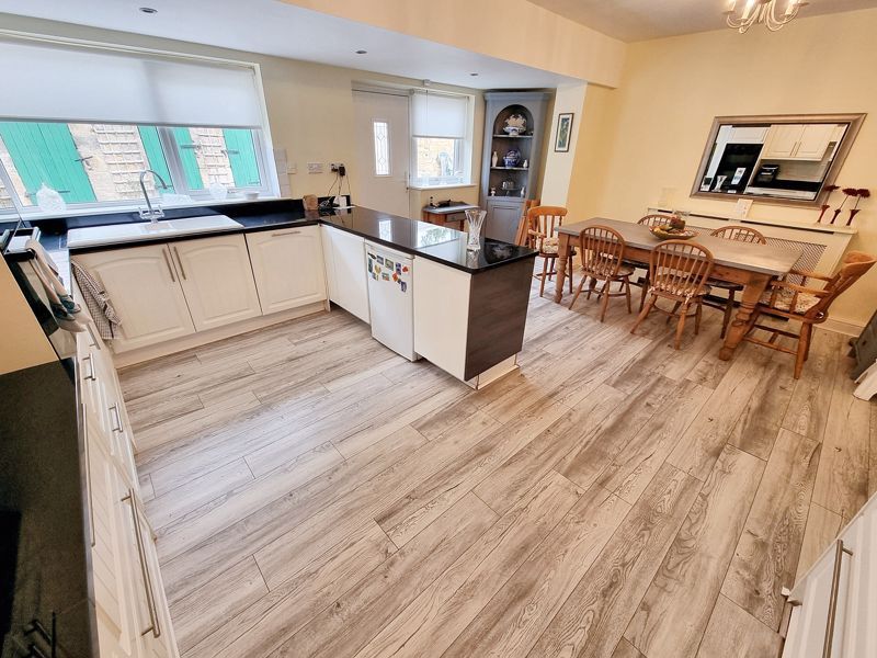 Property photo 2 of 12 Photo 4