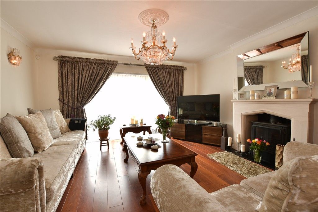 Property photo 1 of 13 Lounge