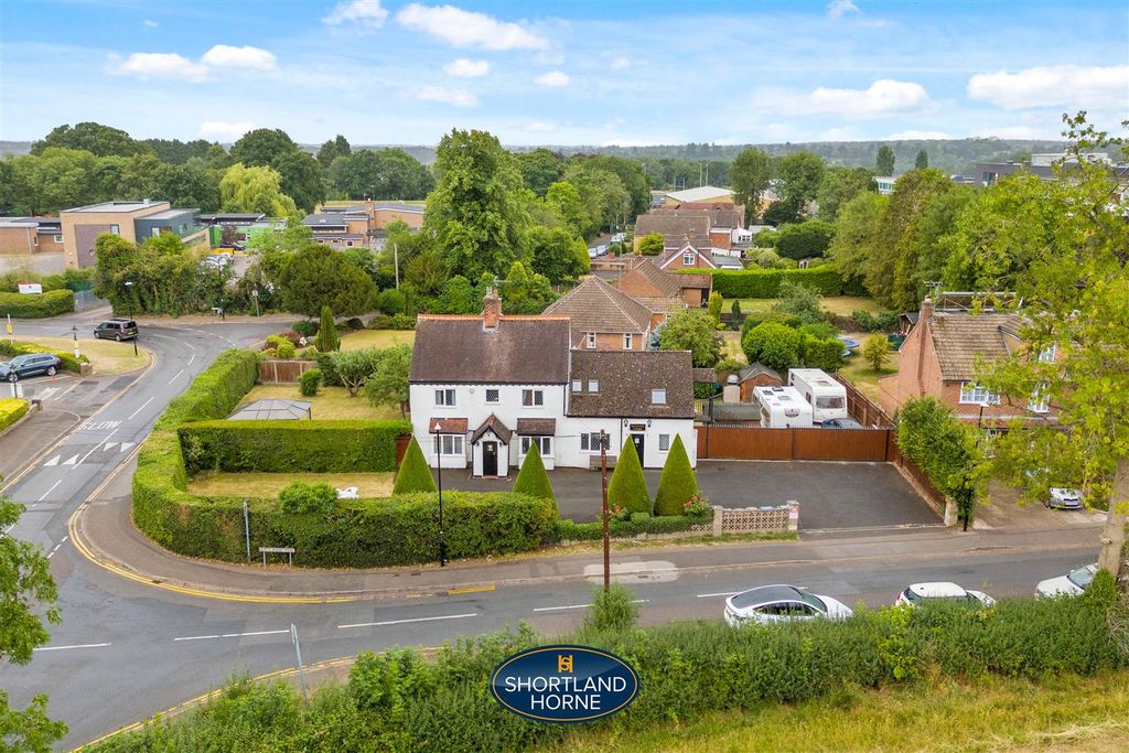 Property photo 1 of 60 Torchwood Cottage, Northbrook Rd Wm (25 Of 66).Jpg