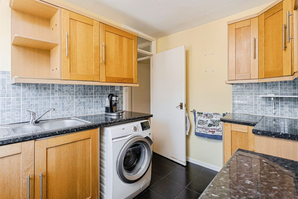Property photo 3 of 14