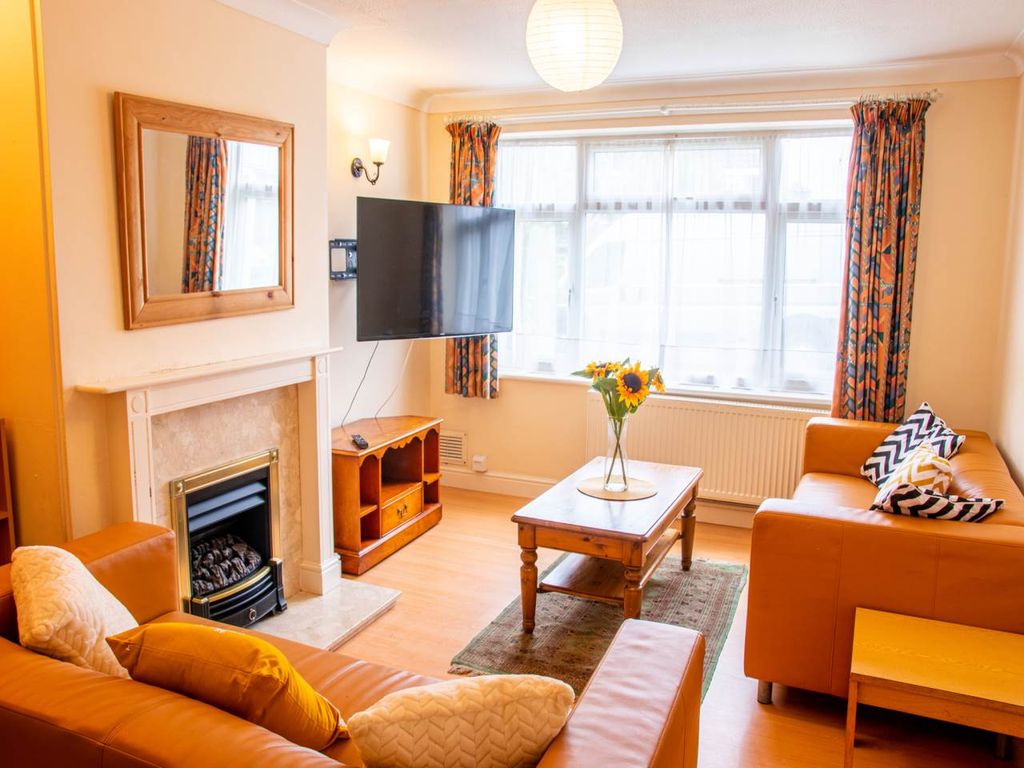 Property photo 1 of 15 Living Room