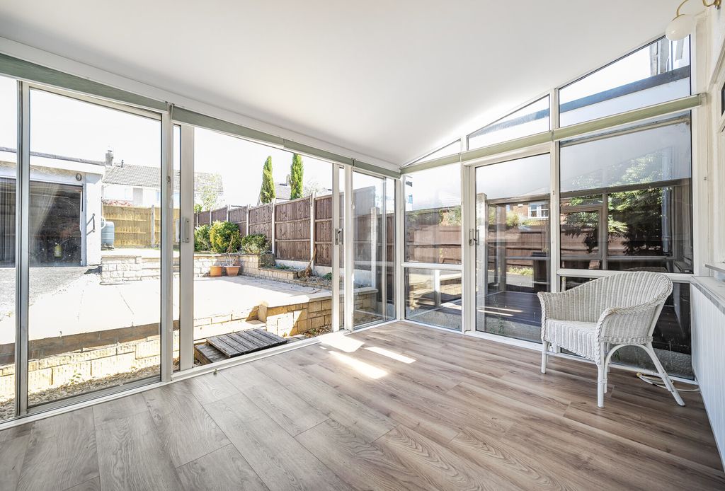Property photo 3 of 21 1319446-8-686Fce4...