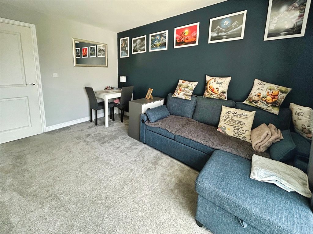 Property photo 3 of 15 Lounge