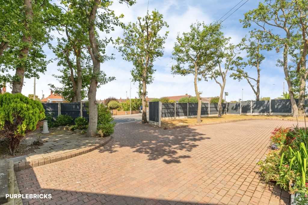 Property photo 2 of 47
