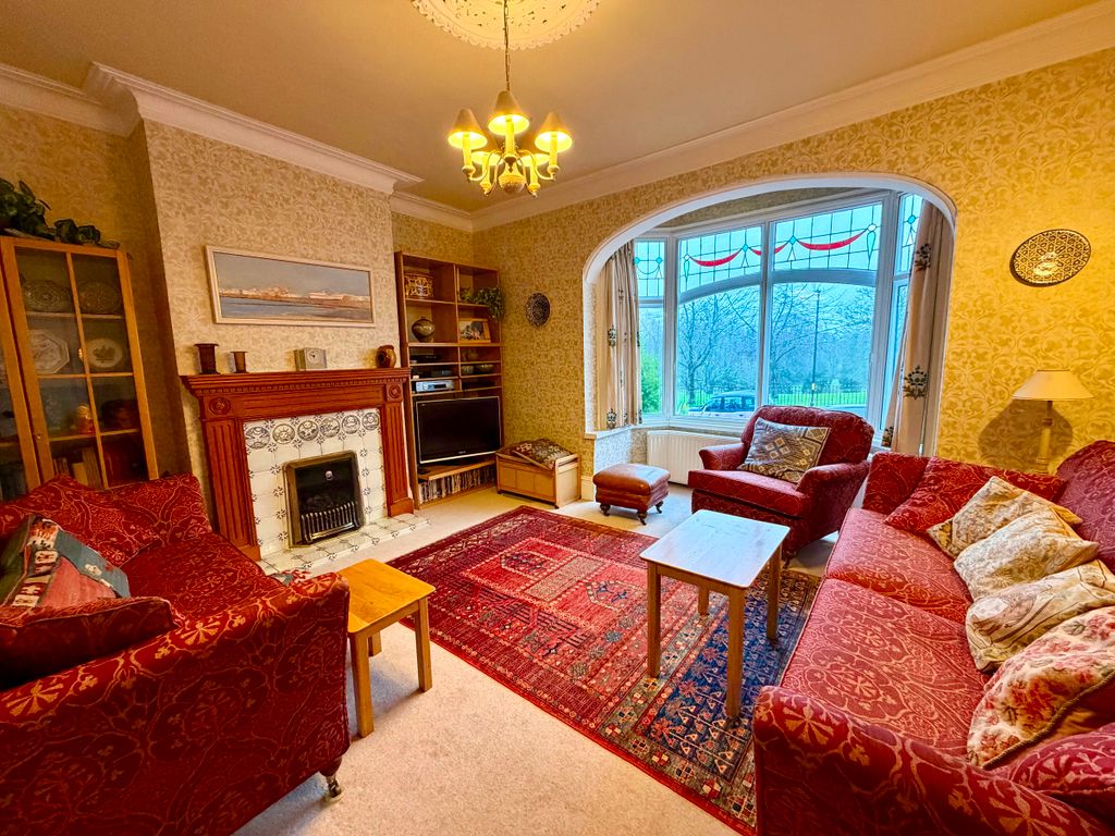 Property photo 2 of 33