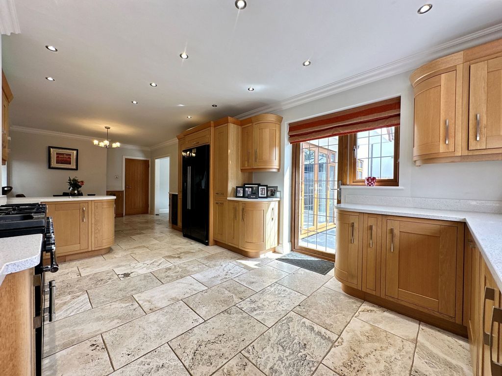 Property photo 2 of 30