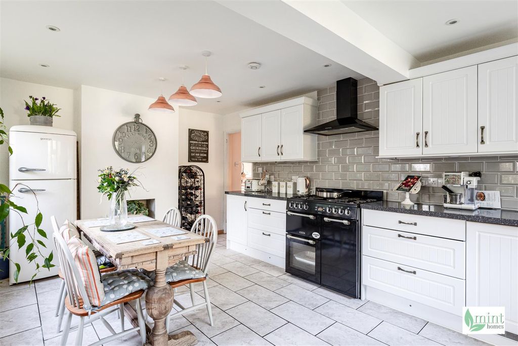 Property photo 2 of 21 Bagshot Road - Watermark-20.Jpg