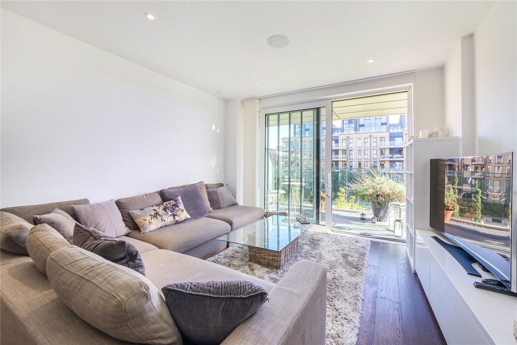 Property photo 3 of 11 Ravensbourne Apt