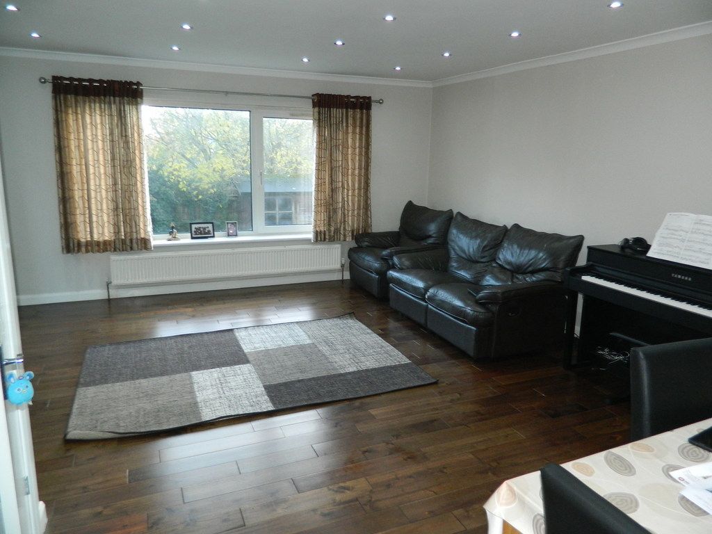 Property photo 3 of 12 Lounge/Diner