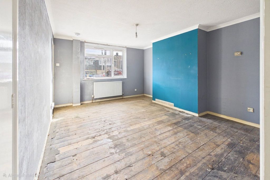 Property photo 2 of 16 Living Room