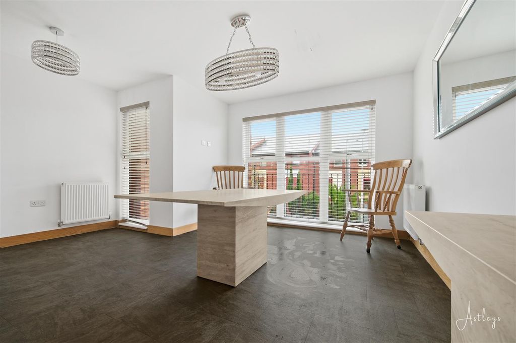 Property photo 2 of 20 Dining Area