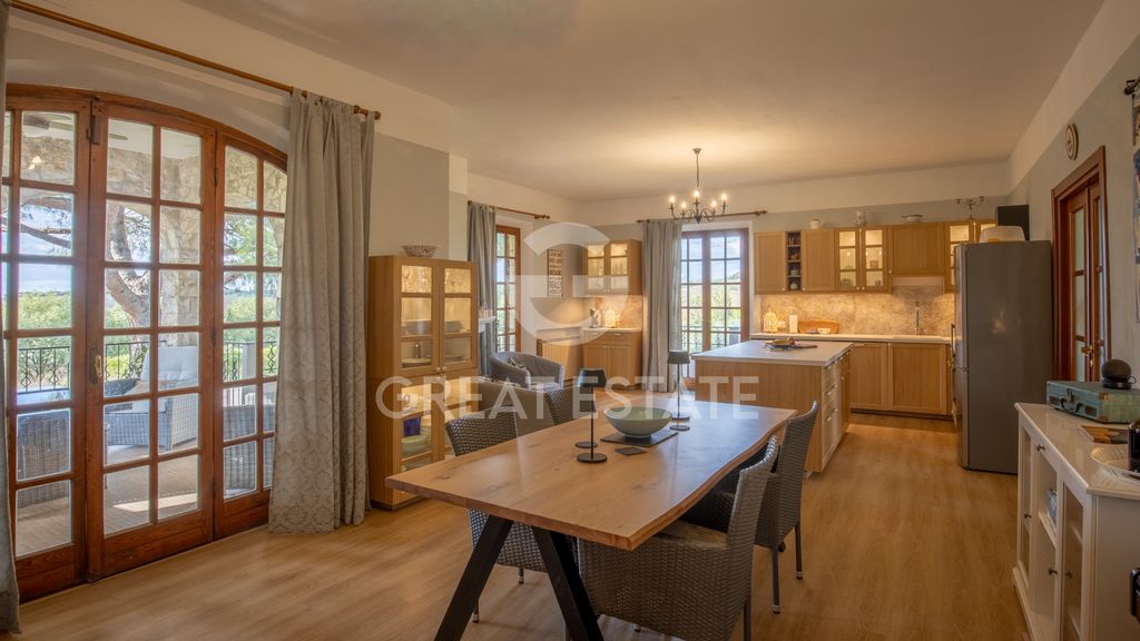 Property photo 2 of 42 Interiors