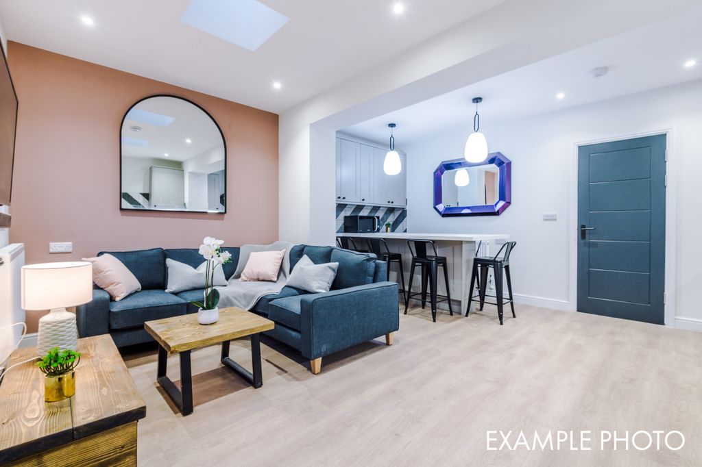 Property photo 2 of 17 Photo 1