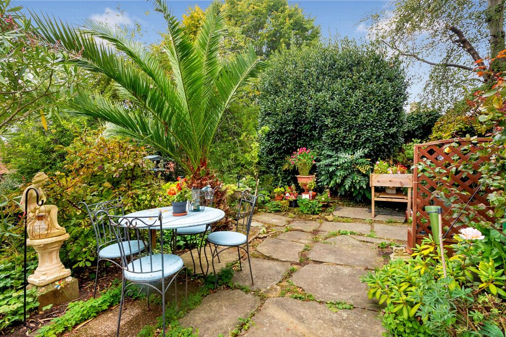 Property photo 2 of 23 Terrace