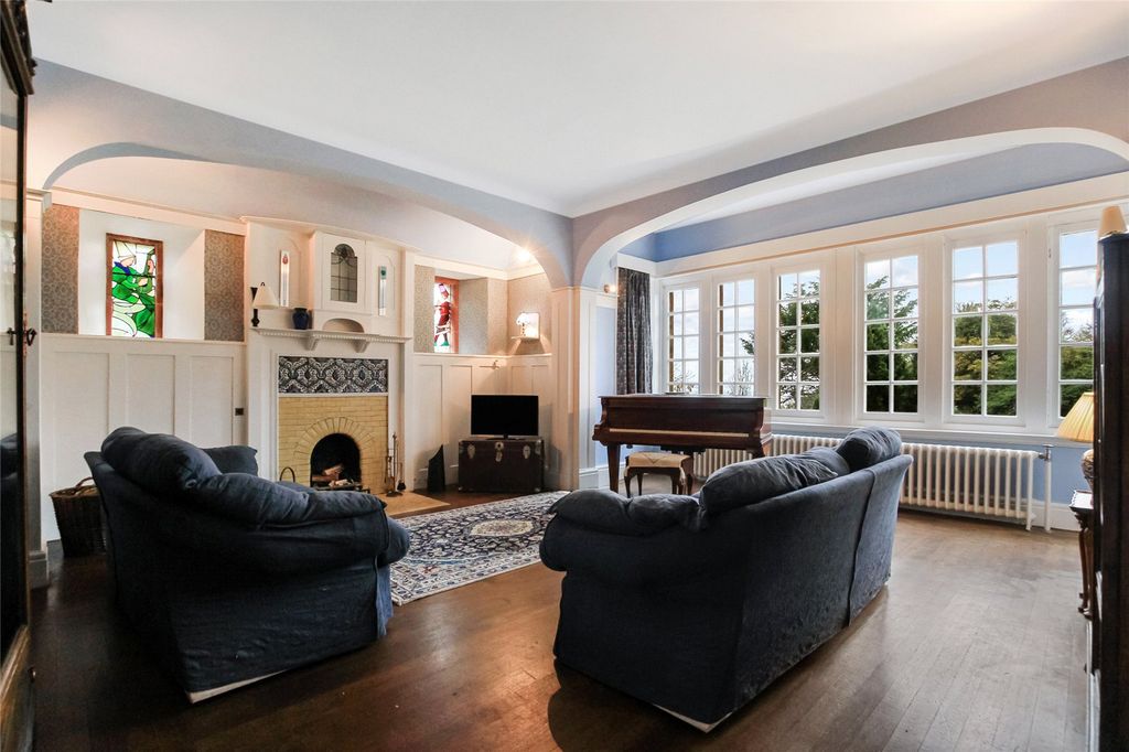 Property photo 3 of 18 Formal Living Room