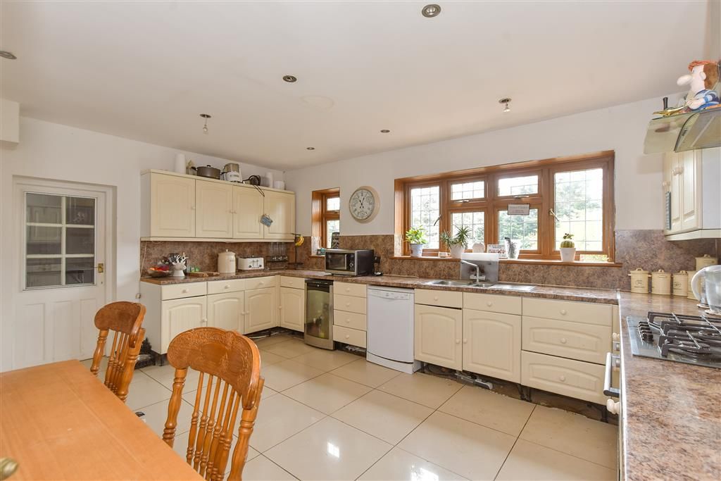 Property photo 3 of 16 Kitchen/Breakfast Room