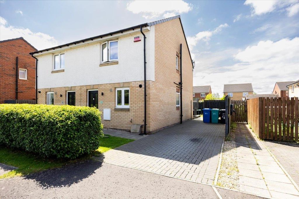 Property photo 1 of 20 01-64_Lindores_Drive_Stepps_019.Jpg