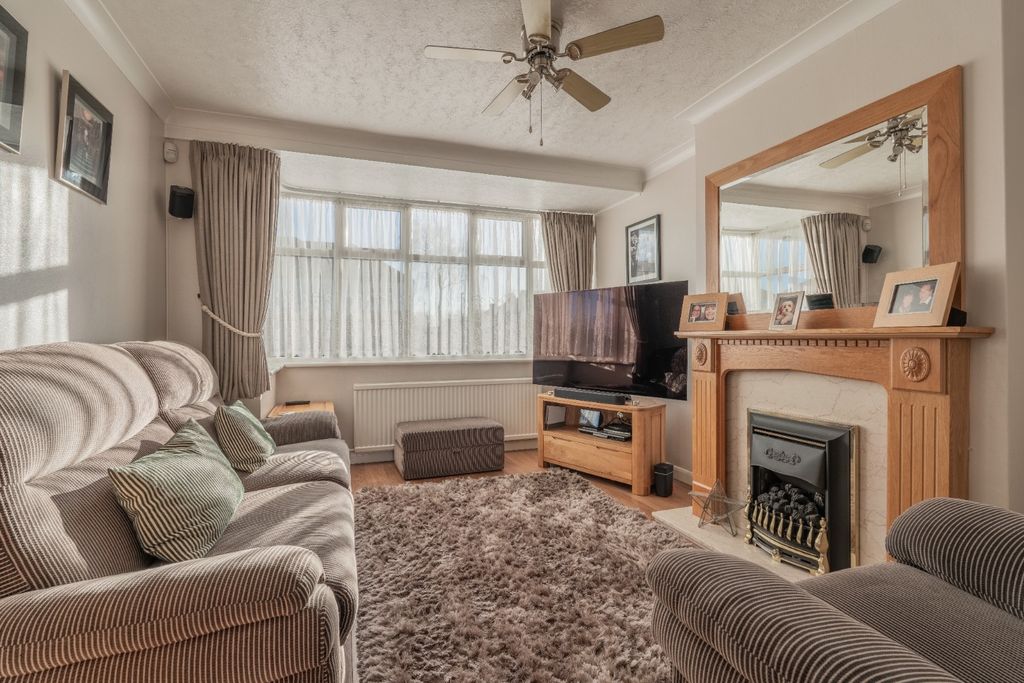 Property photo 2 of 33 4810742