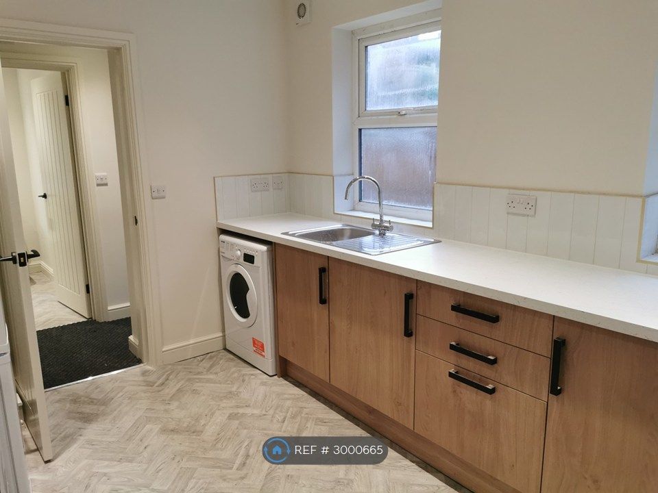 Property photo 2 of 8 Kitchen