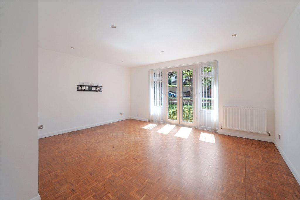 Property photo 2 of 15 Picture No. 21