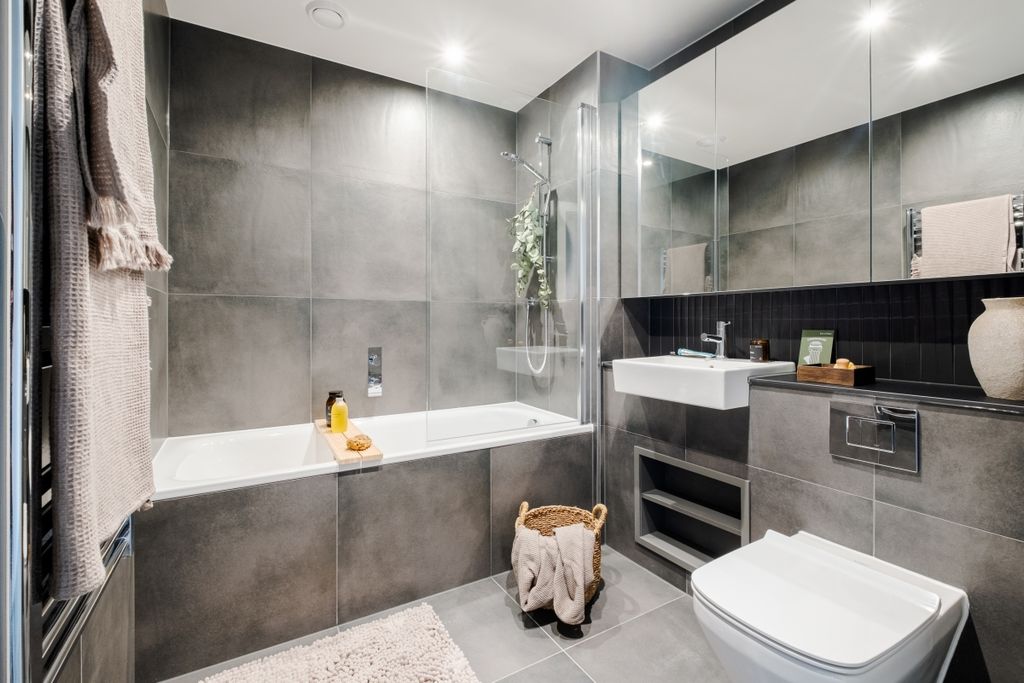 Property photo 3 of 10 Coppermaker-Squar...