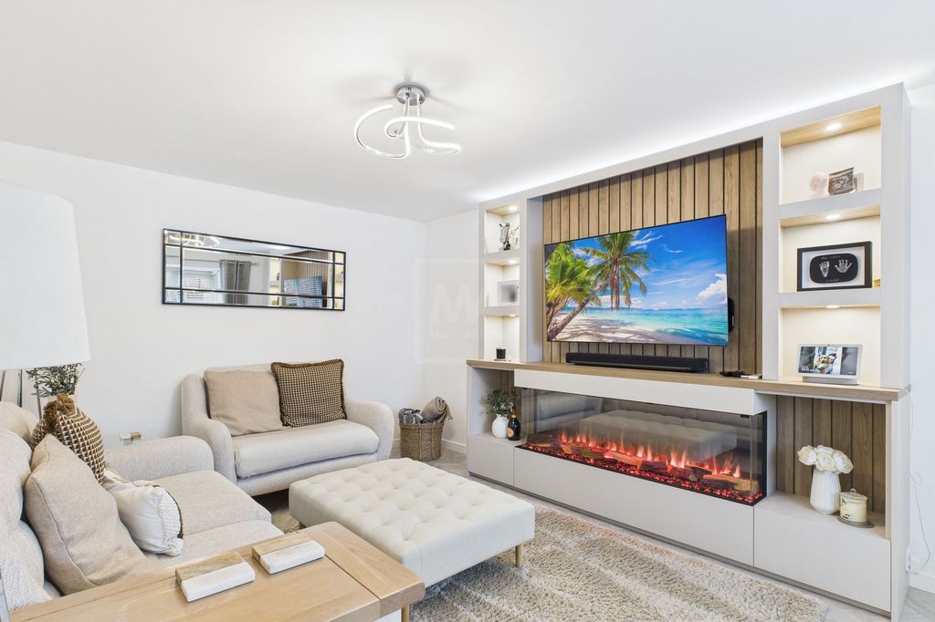 Property photo 2 of 20 Living Room