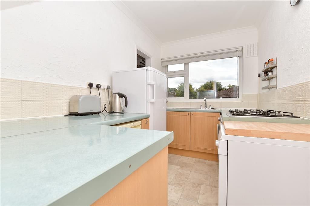 Property photo 3 of 10 Kitchen
