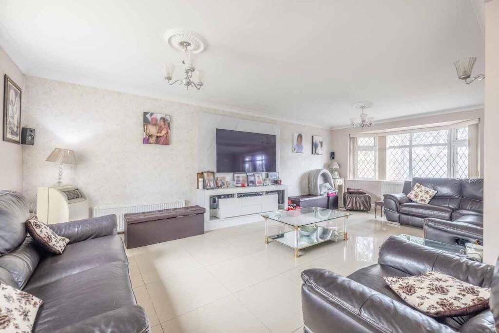 Property photo 2 of 20