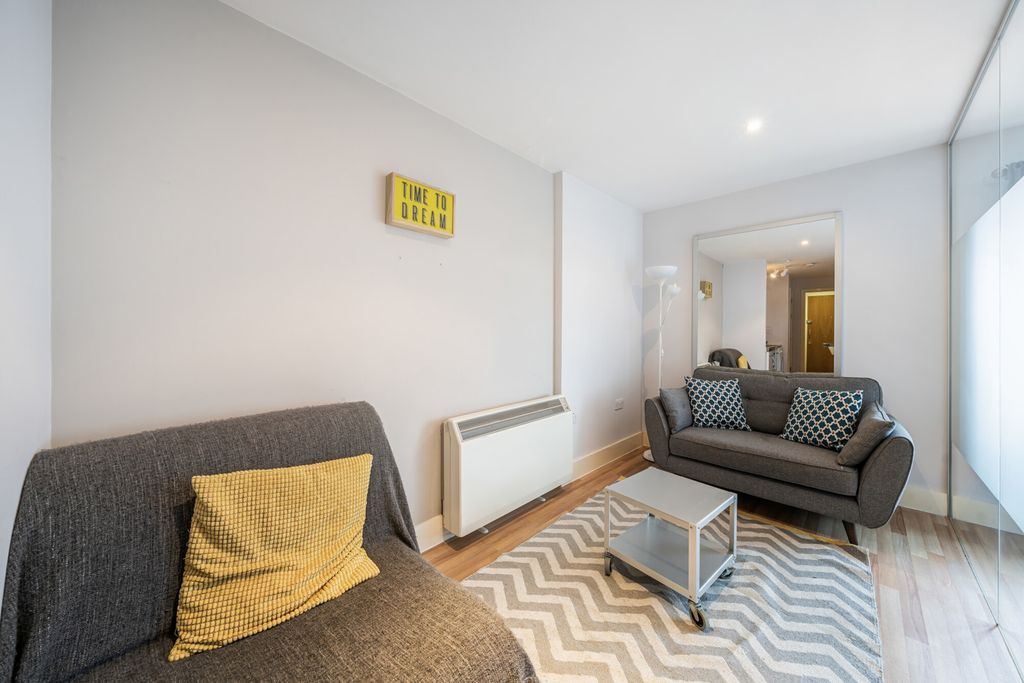 Property photo 3 of 10 Reception