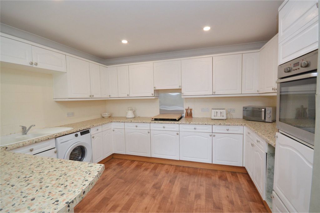 Property photo 3 of 16 Kitchen