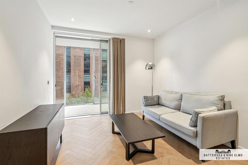 Property photo 1 of 25 301 Dawson House (9).Jpg