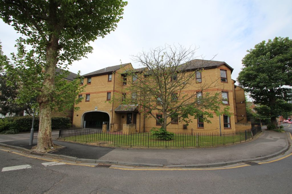 Property photo 1 of 8