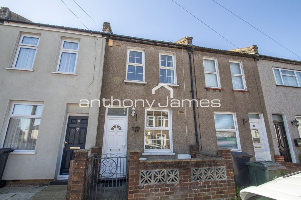 Property photo 1 of 8 Barham Road Dartford