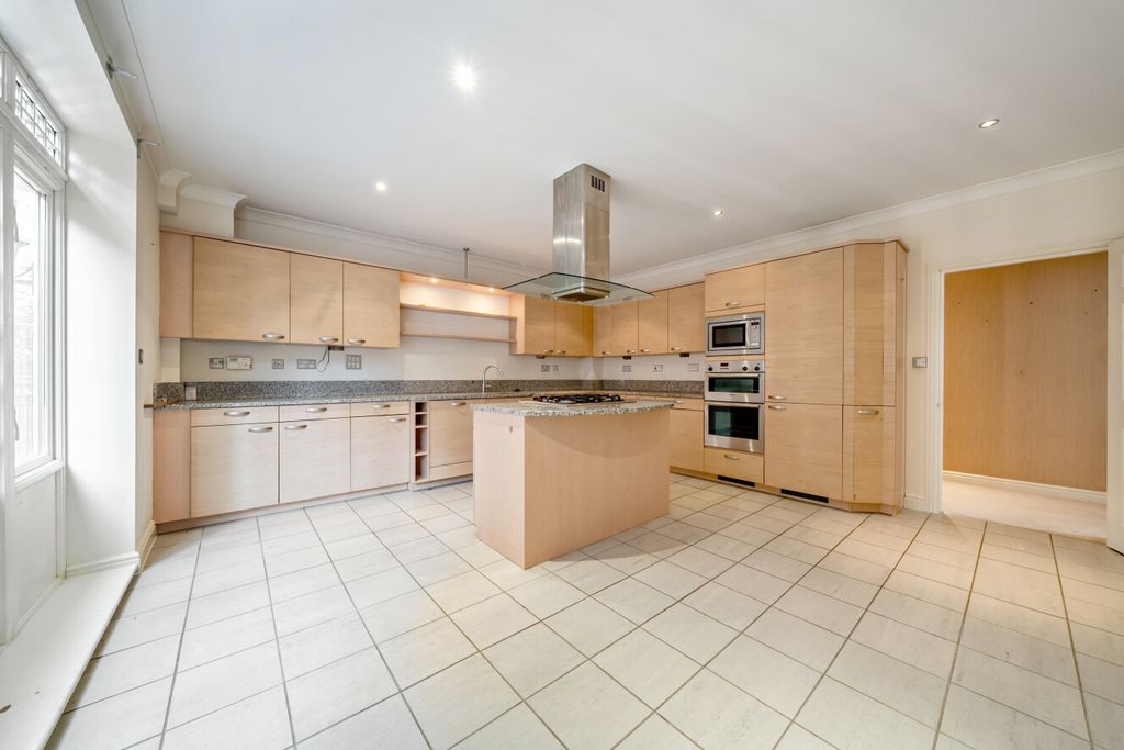 Property photo 3 of 21 1482780-22-6A3Cfe...
