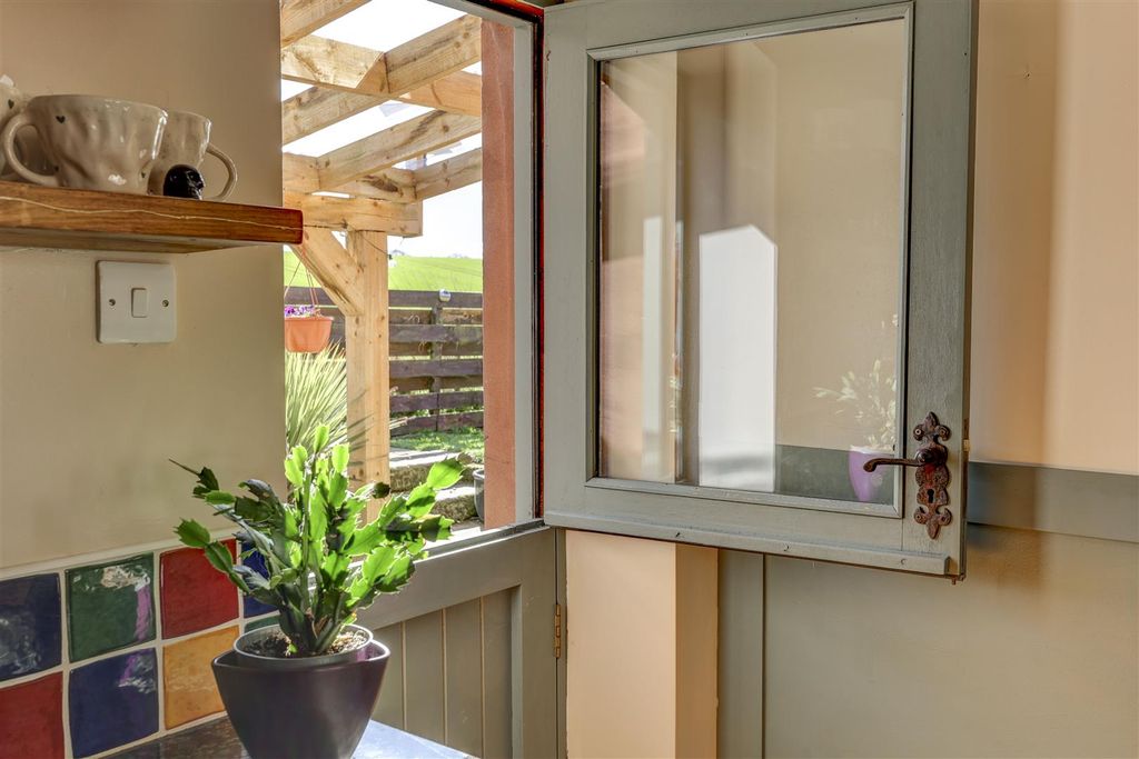 Property photo 3 of 40 Kitchen Diner