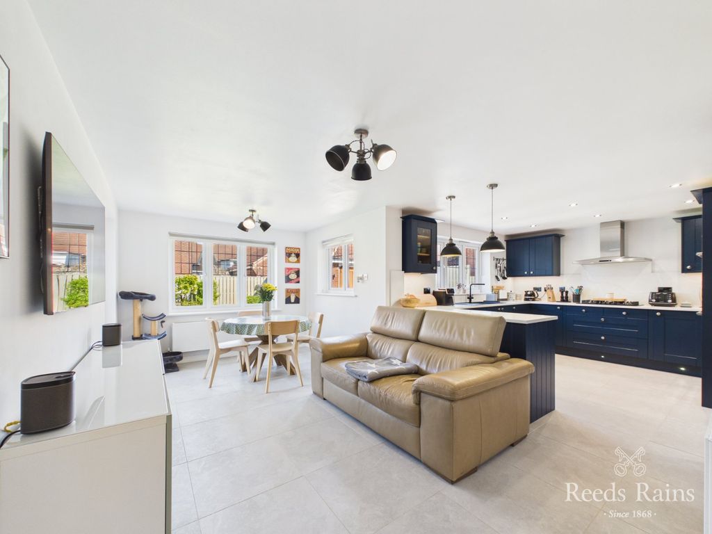 Property photo 2 of 35 Family/Dining Room