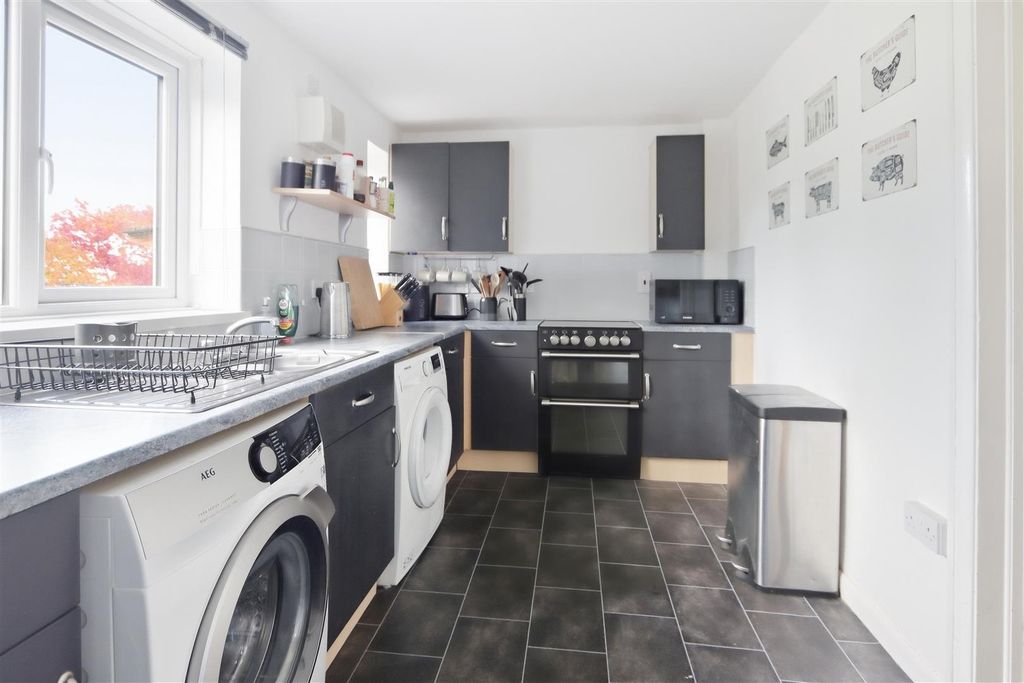 Property photo 3 of 12 Kitchen